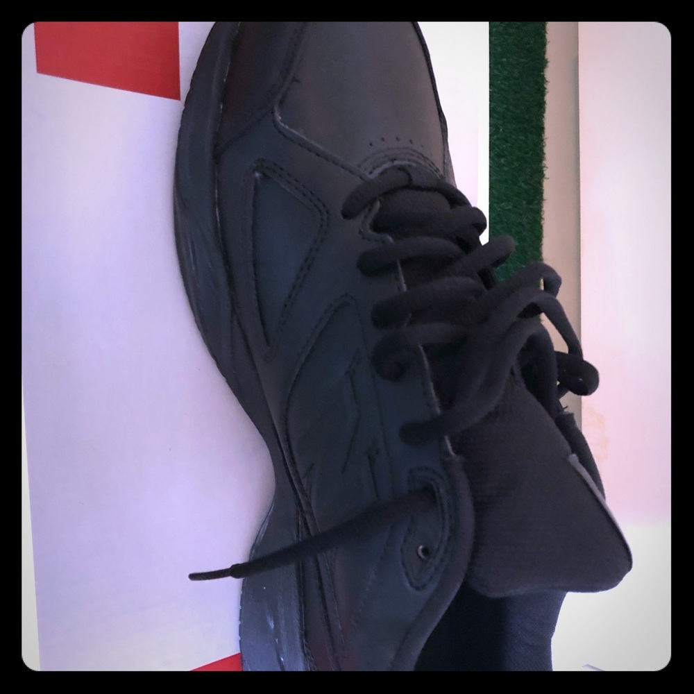 New Balance woman shoe 2E slip resistant.